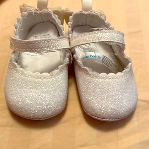 Cárter's infants shoes size 0-3months